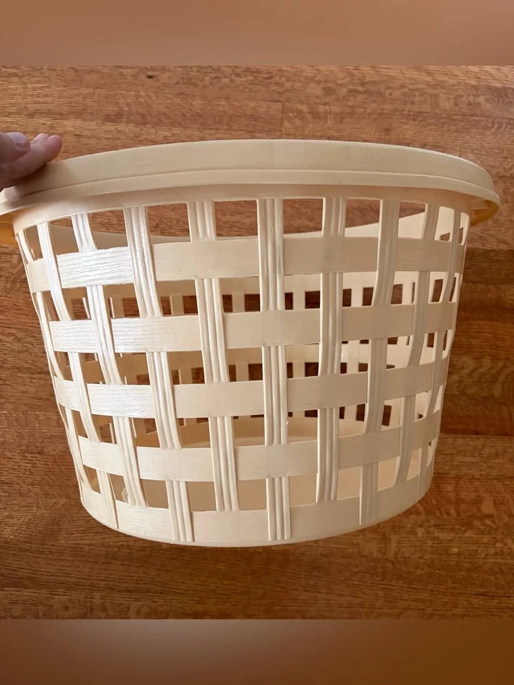 Vintage Rubbermaid Round Roughneck Basketweave Laundry Basket 2966 Almond Beige